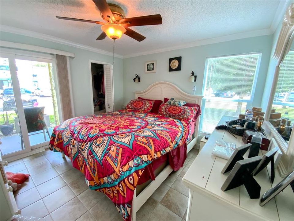 For Rent: $1,900 (2 beds, 2 baths, 898 Square Feet)