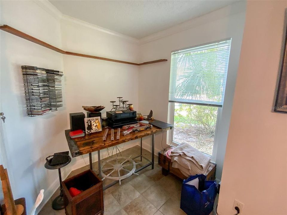 For Rent: $1,900 (2 beds, 2 baths, 898 Square Feet)