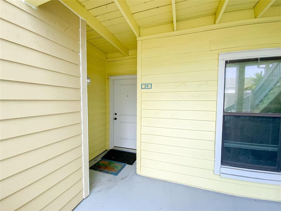 For Rent: $1,900 (2 beds, 2 baths, 898 Square Feet)