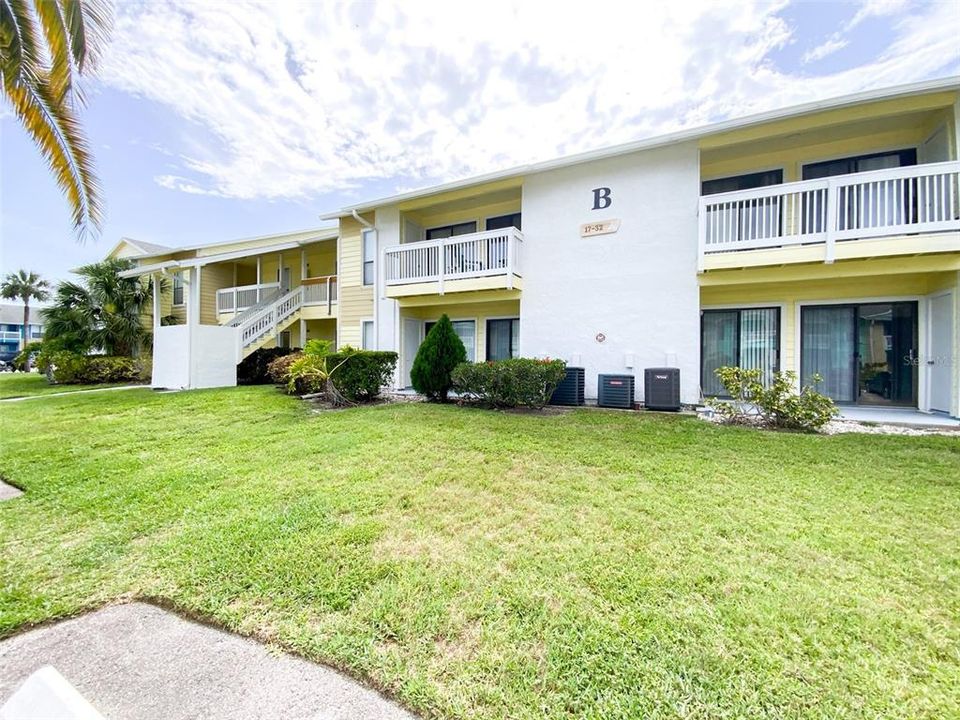 For Rent: $1,900 (2 beds, 2 baths, 898 Square Feet)