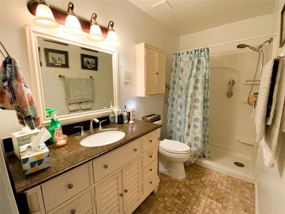 For Rent: $1,900 (2 beds, 2 baths, 898 Square Feet)