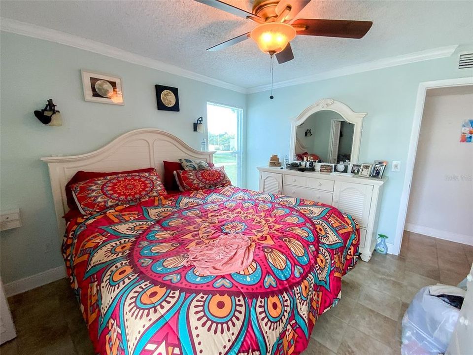 For Rent: $1,900 (2 beds, 2 baths, 898 Square Feet)