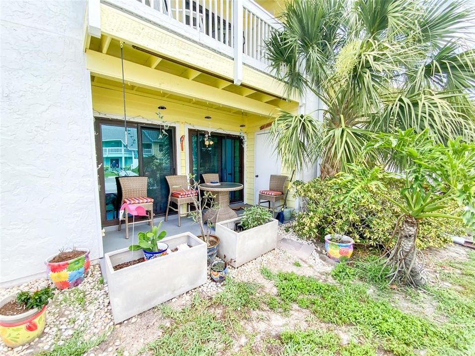 For Rent: $1,900 (2 beds, 2 baths, 898 Square Feet)