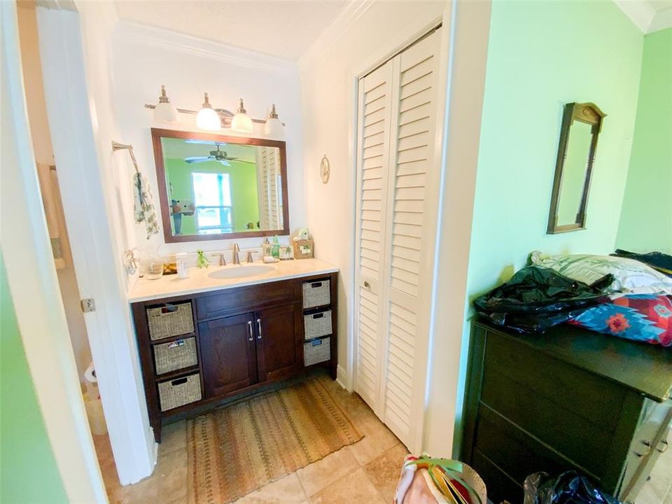 For Rent: $1,900 (2 beds, 2 baths, 898 Square Feet)