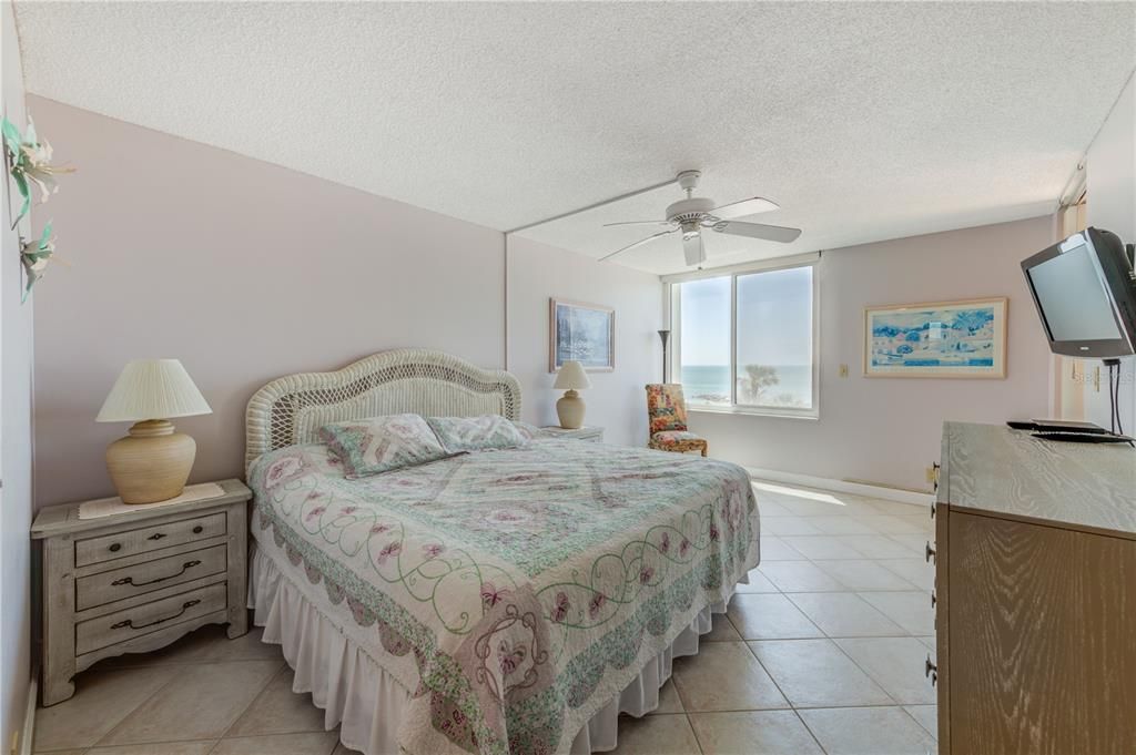 For Rent: $4,000 (2 beds, 2 baths, 1180 Square Feet)