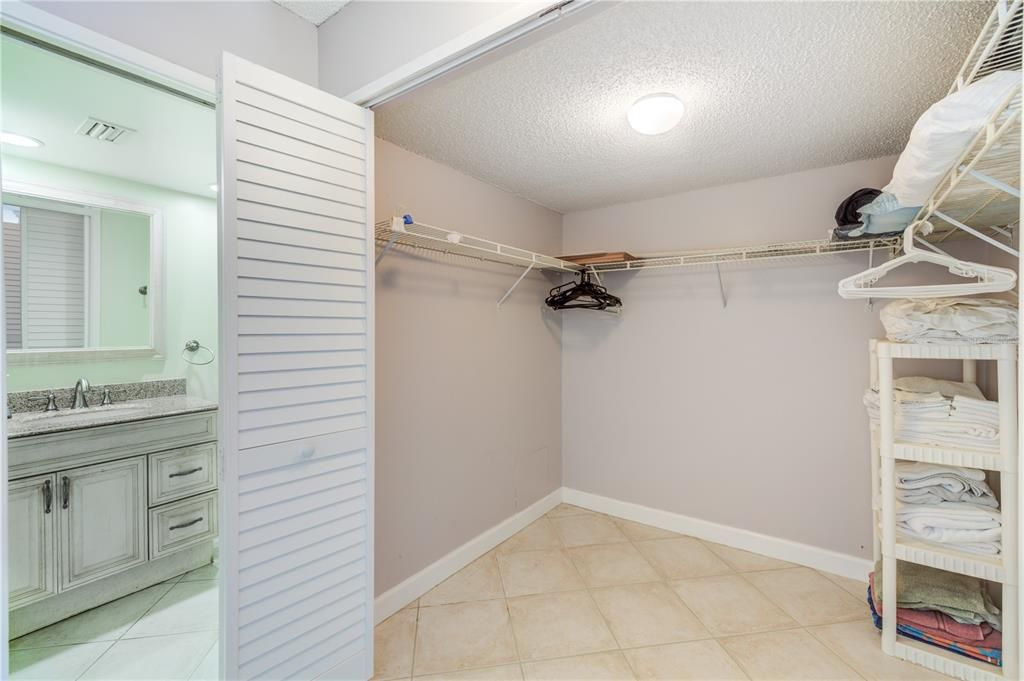 For Rent: $4,000 (2 beds, 2 baths, 1180 Square Feet)