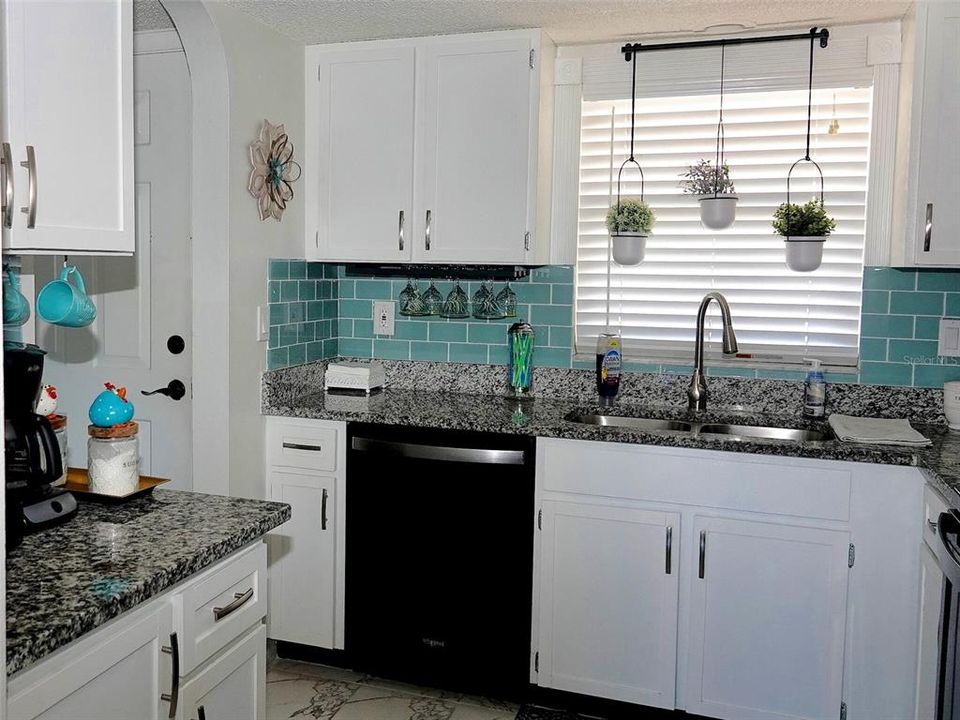 For Sale: $135,500 (2 beds, 2 baths, 1044 Square Feet)