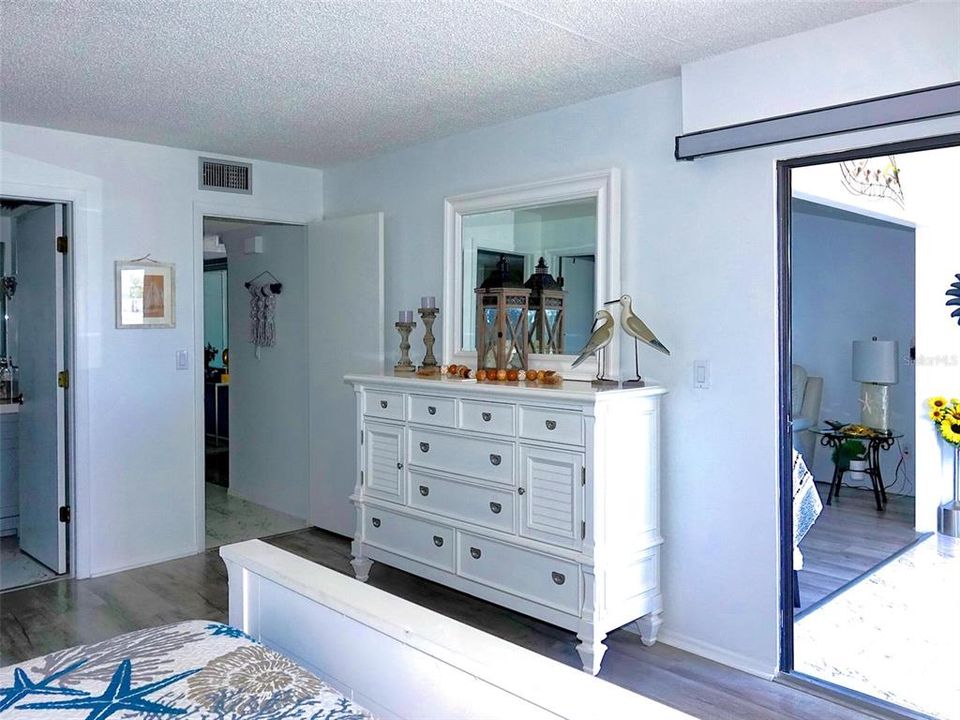 For Sale: $135,500 (2 beds, 2 baths, 1044 Square Feet)