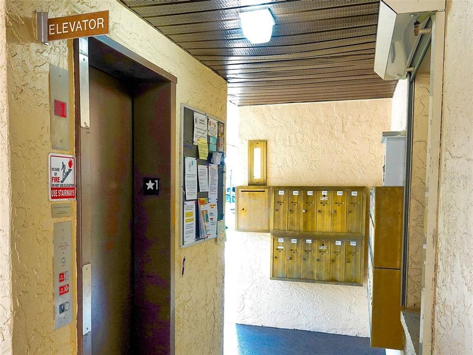 For Sale: $135,500 (2 beds, 2 baths, 1044 Square Feet)