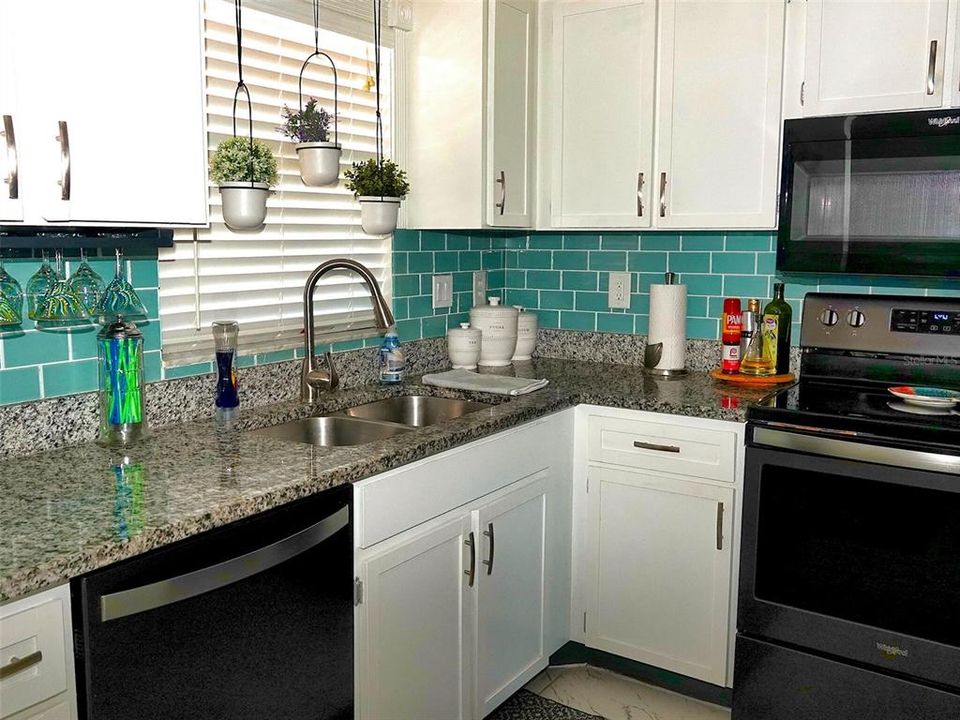 For Sale: $135,500 (2 beds, 2 baths, 1044 Square Feet)