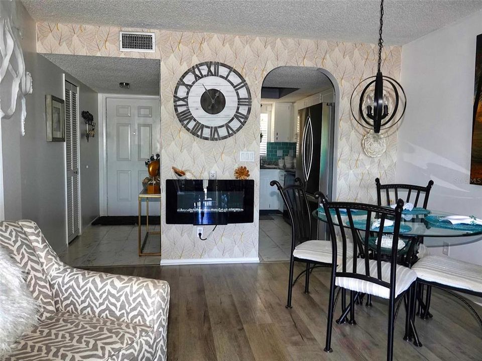 For Sale: $135,500 (2 beds, 2 baths, 1044 Square Feet)