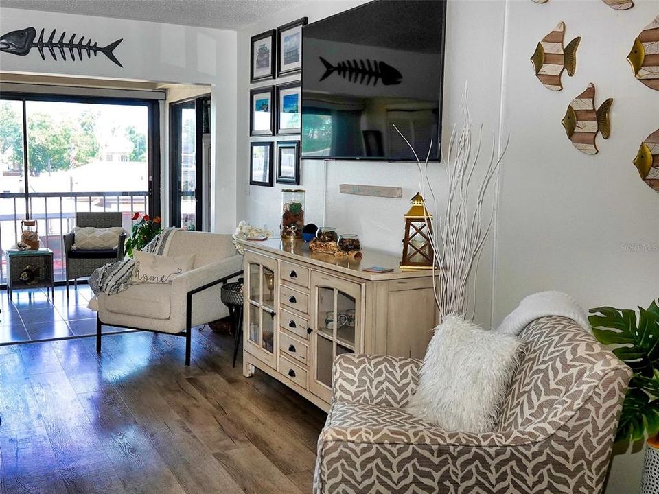 For Sale: $135,500 (2 beds, 2 baths, 1044 Square Feet)