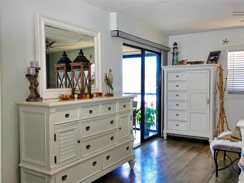For Sale: $135,500 (2 beds, 2 baths, 1044 Square Feet)