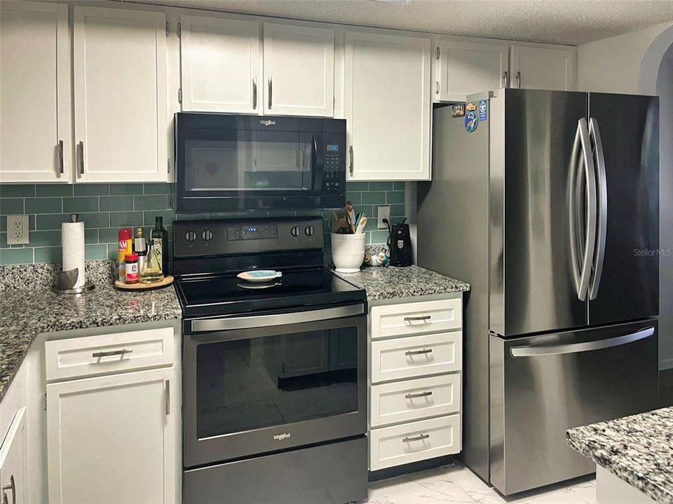 For Sale: $135,500 (2 beds, 2 baths, 1044 Square Feet)