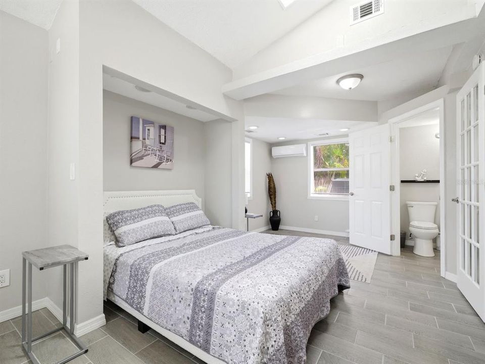 For Sale: $689,000 (2 beds, 2 baths, 1148 Square Feet)