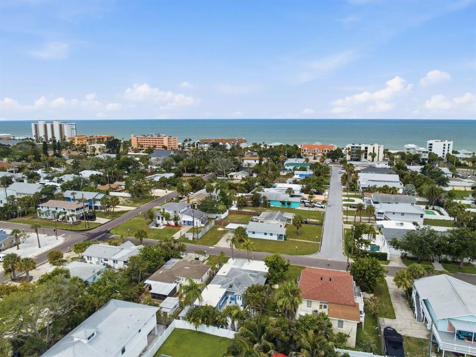 For Sale: $689,000 (2 beds, 2 baths, 1148 Square Feet)
