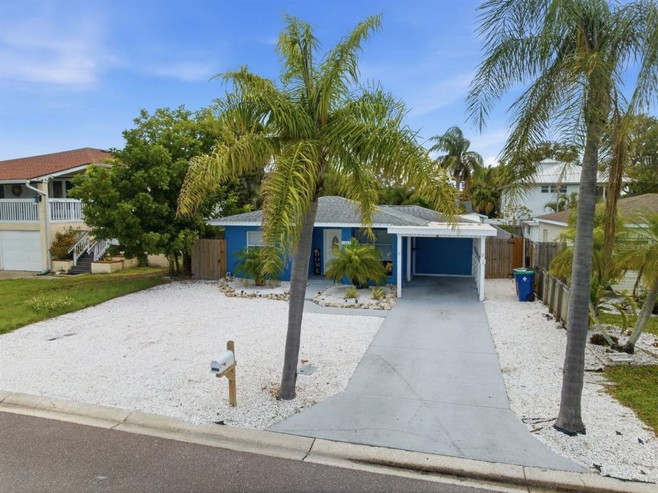 For Sale: $689,000 (2 beds, 2 baths, 1148 Square Feet)