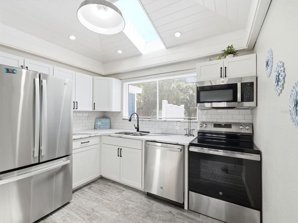 For Sale: $689,000 (2 beds, 2 baths, 1148 Square Feet)