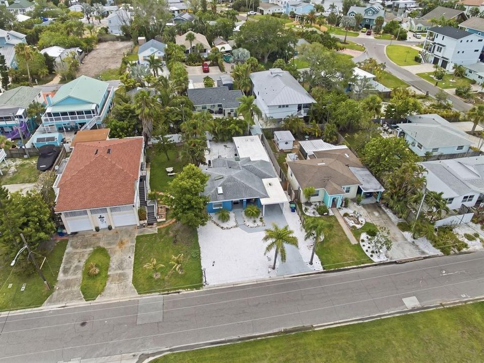 For Sale: $689,000 (2 beds, 2 baths, 1148 Square Feet)