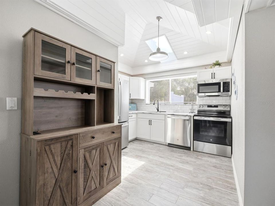 For Sale: $689,000 (2 beds, 2 baths, 1148 Square Feet)