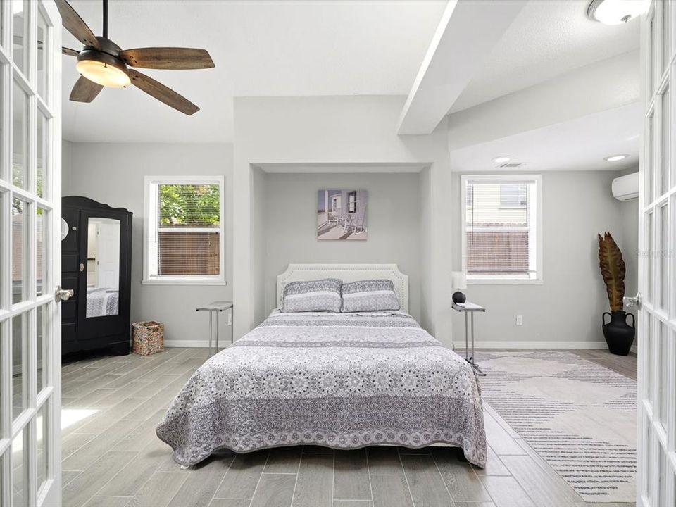 For Sale: $689,000 (2 beds, 2 baths, 1148 Square Feet)