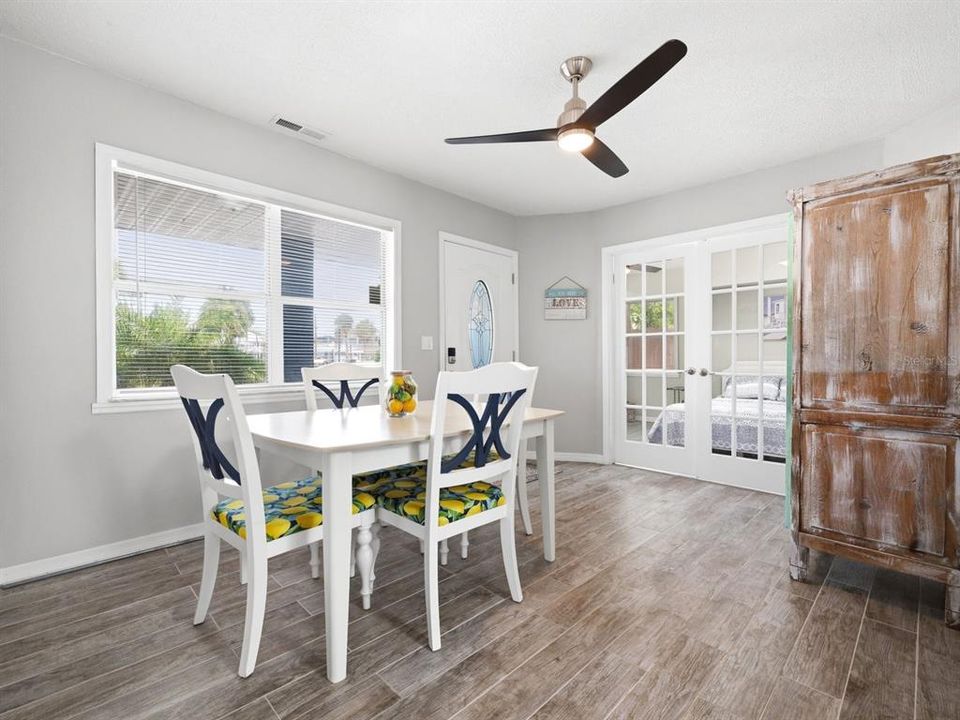 For Sale: $689,000 (2 beds, 2 baths, 1148 Square Feet)