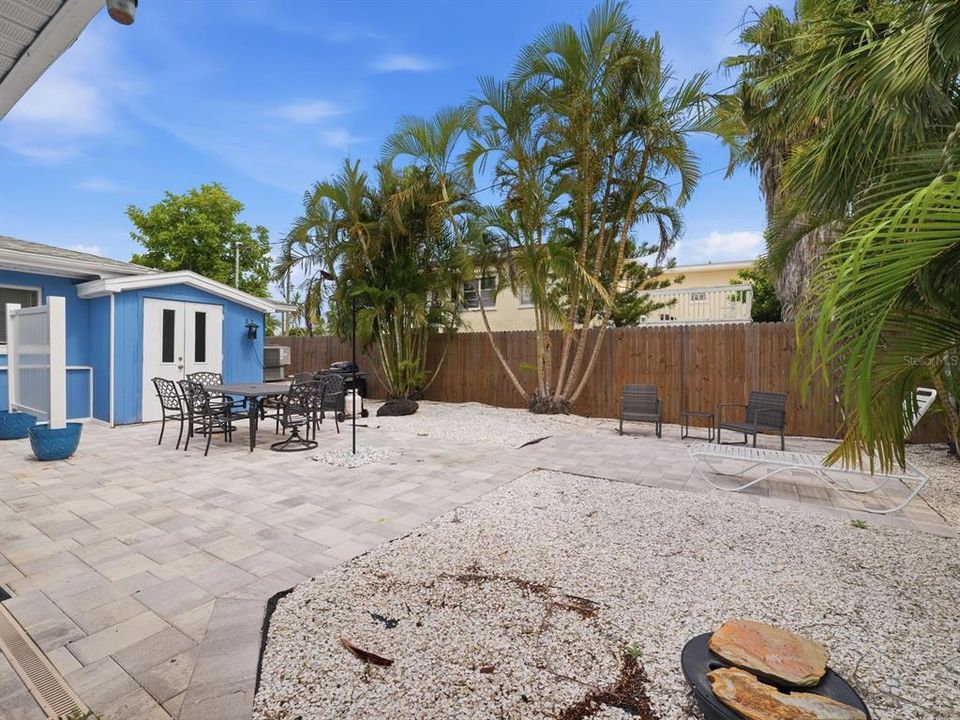 For Sale: $689,000 (2 beds, 2 baths, 1148 Square Feet)