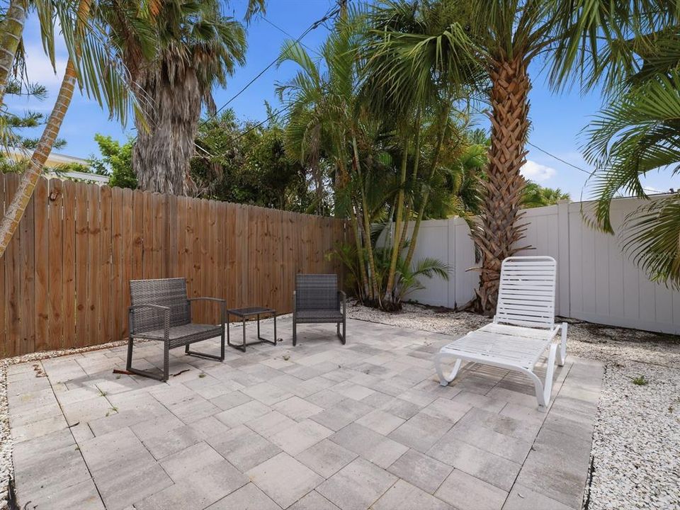 For Sale: $689,000 (2 beds, 2 baths, 1148 Square Feet)