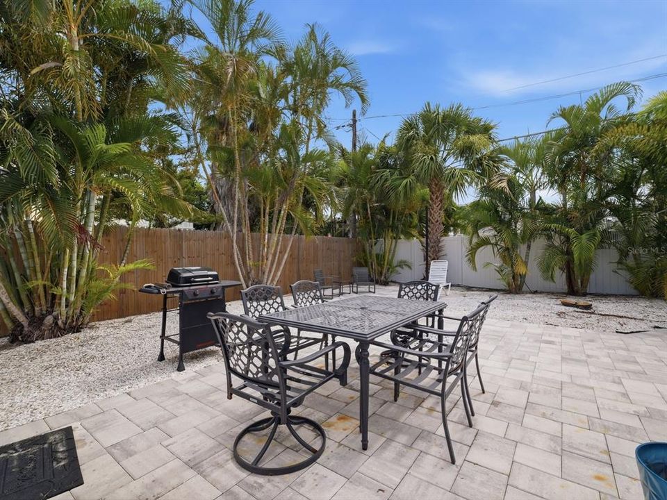 For Sale: $689,000 (2 beds, 2 baths, 1148 Square Feet)