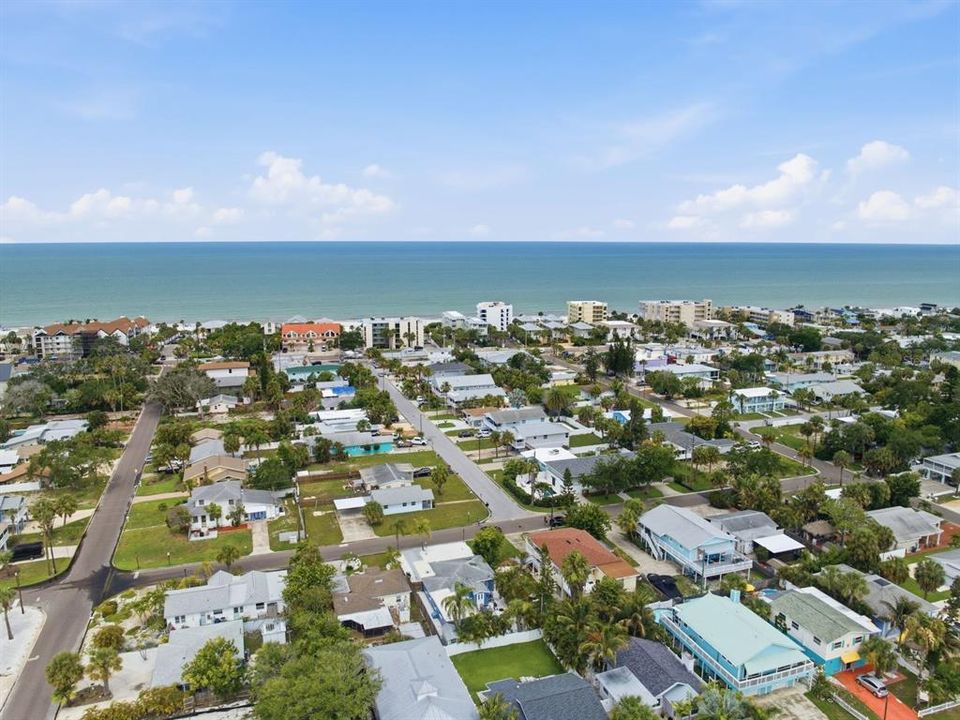 For Sale: $689,000 (2 beds, 2 baths, 1148 Square Feet)