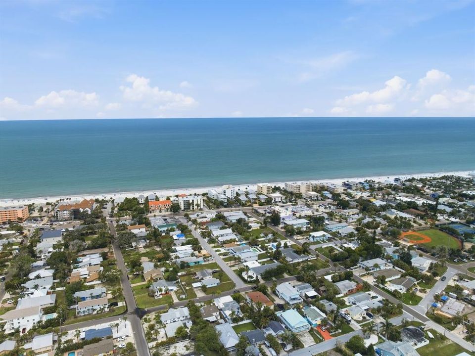 For Sale: $689,000 (2 beds, 2 baths, 1148 Square Feet)