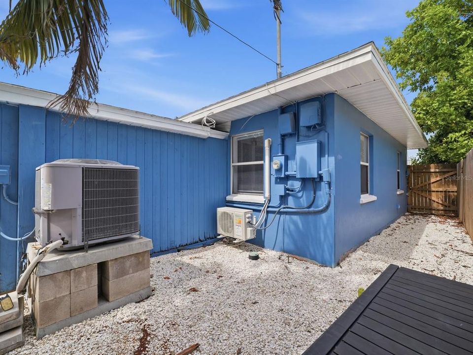 For Sale: $689,000 (2 beds, 2 baths, 1148 Square Feet)