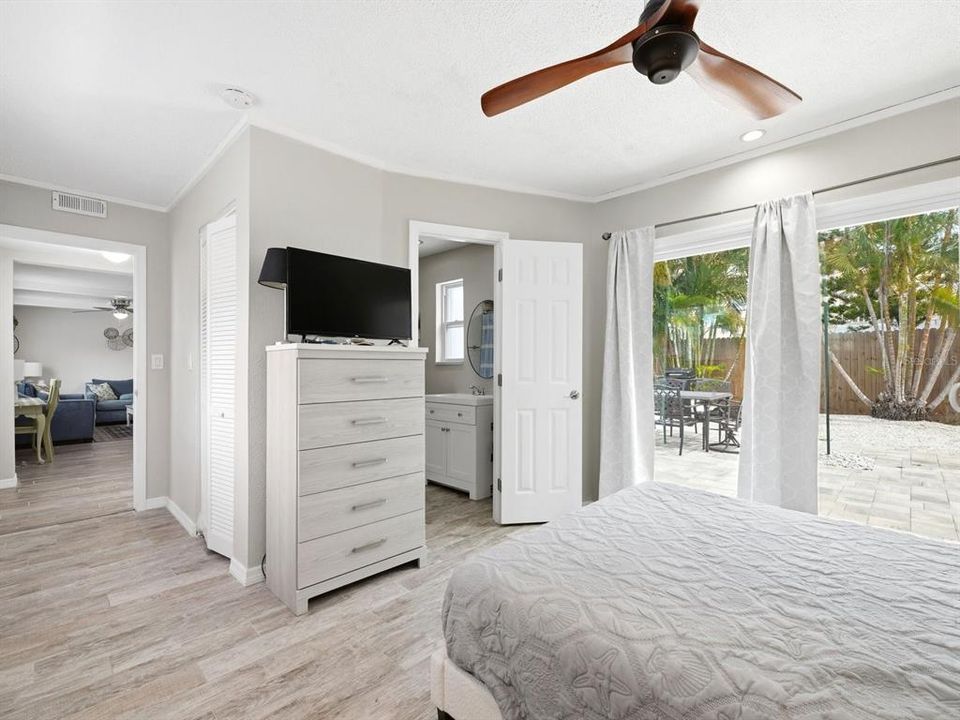 For Sale: $689,000 (2 beds, 2 baths, 1148 Square Feet)