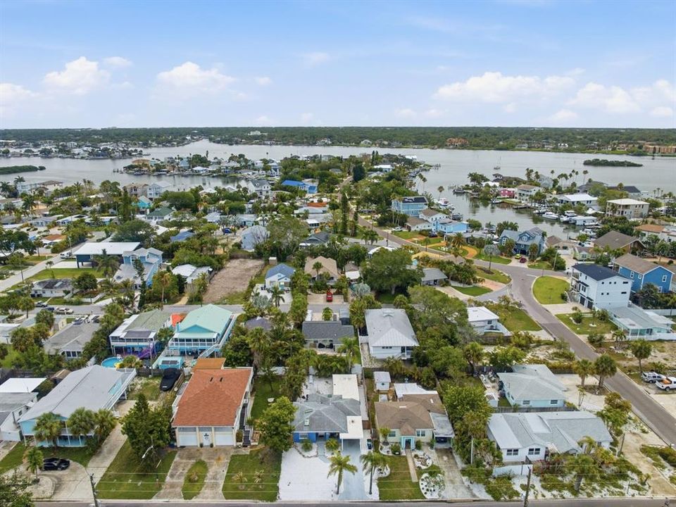 For Sale: $689,000 (2 beds, 2 baths, 1148 Square Feet)