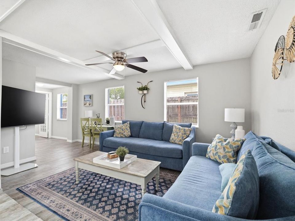 For Sale: $689,000 (2 beds, 2 baths, 1148 Square Feet)