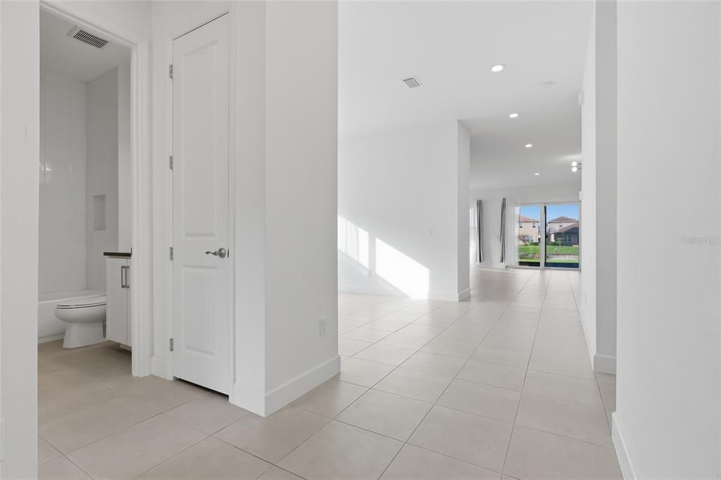 En Venta: $679,000 (5 camas, 5 baños, 3307 Pies cuadrados)