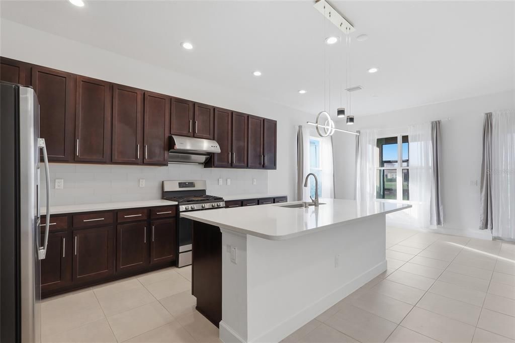En Venta: $679,000 (5 camas, 5 baños, 3307 Pies cuadrados)
