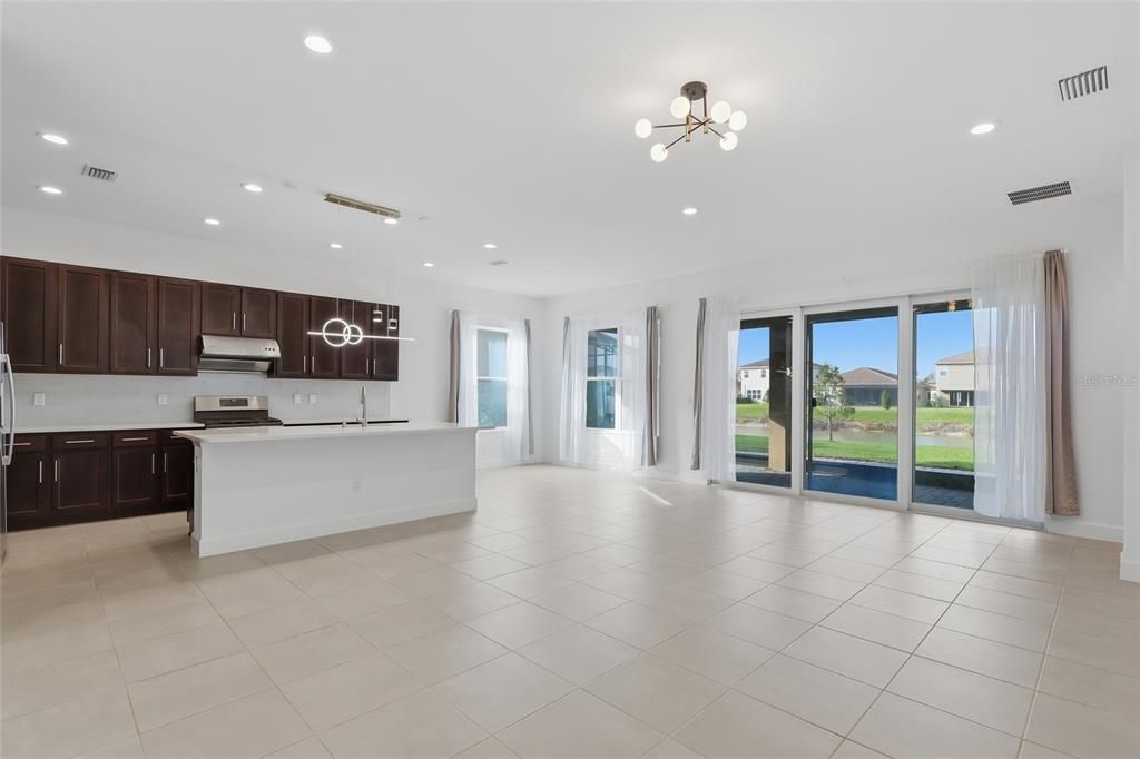 En Venta: $679,000 (5 camas, 5 baños, 3307 Pies cuadrados)