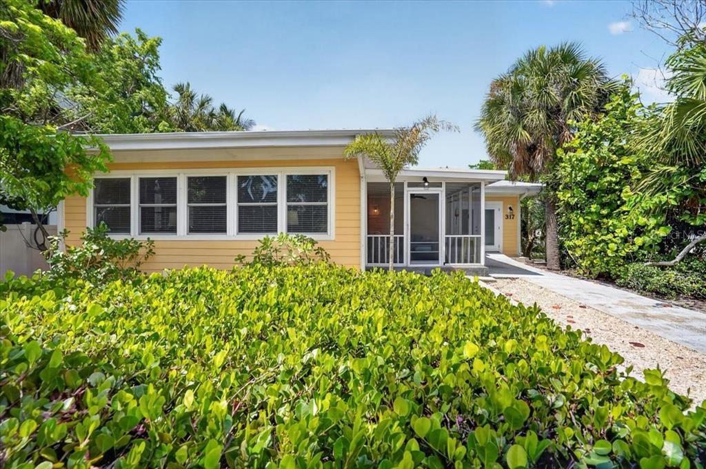 For Sale: $1,595,000 (3 beds, 3 baths, 2019 Square Feet)
