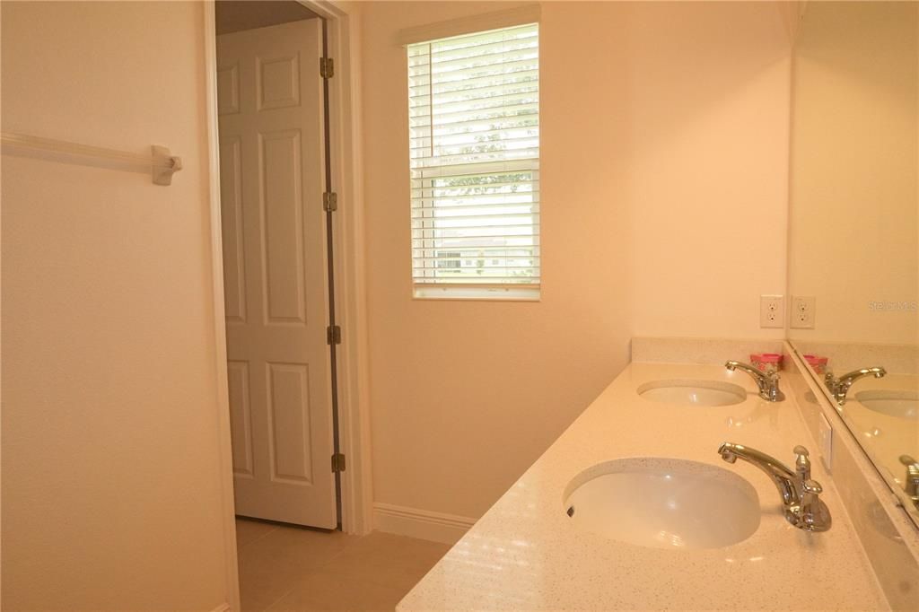 For Rent: $2,500 (4 beds, 2 baths, 1714 Square Feet)