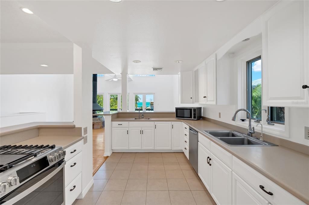 For Rent: $6,500 (4 beds, 4 baths, 3031 Square Feet)
