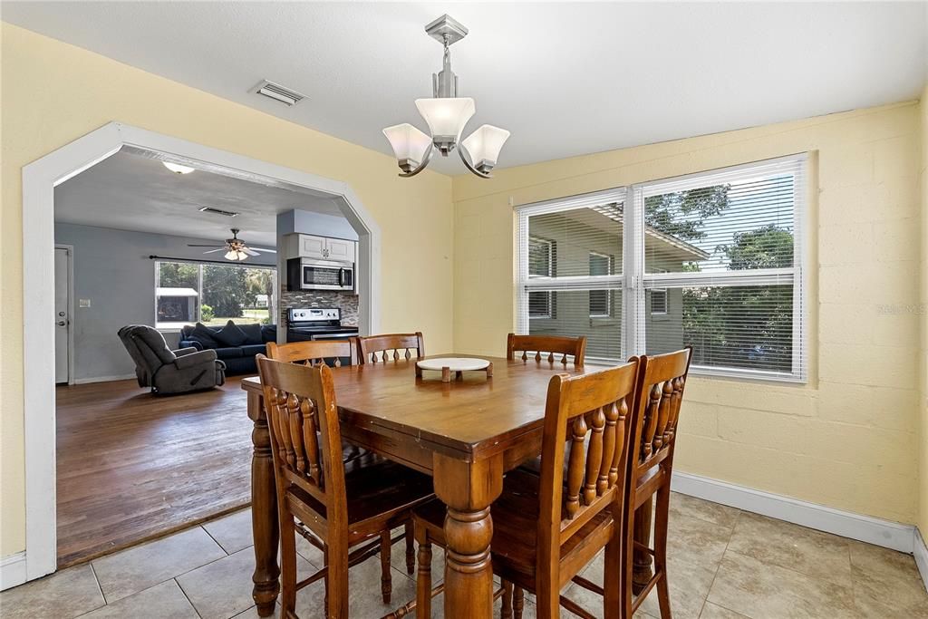 For Sale: $265,000 (3 beds, 2 baths, 1173 Square Feet)