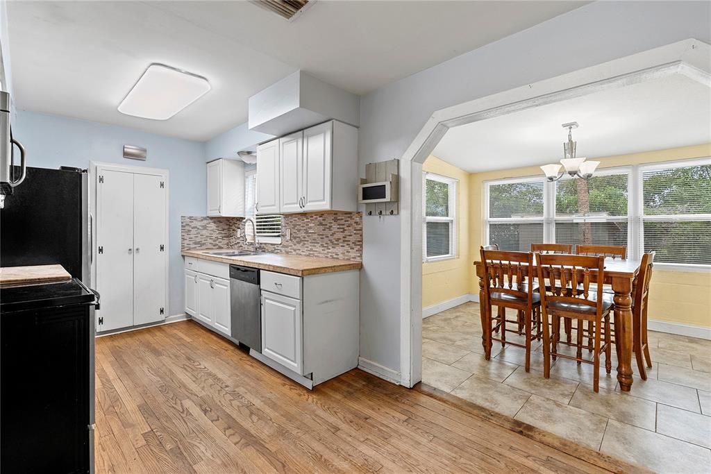 For Sale: $265,000 (3 beds, 2 baths, 1173 Square Feet)