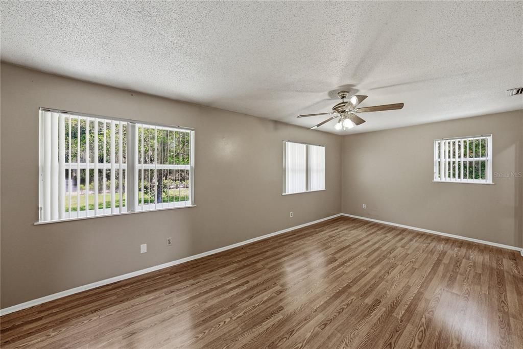 For Sale: $319,900 (2 beds, 2 baths, 1456 Square Feet)