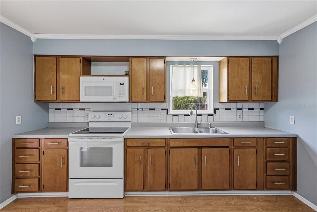 For Sale: $319,900 (2 beds, 2 baths, 1456 Square Feet)