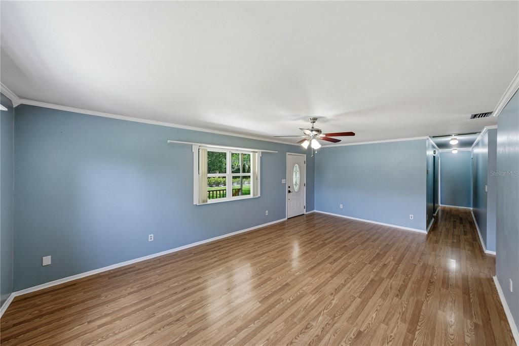 For Sale: $319,900 (2 beds, 2 baths, 1456 Square Feet)