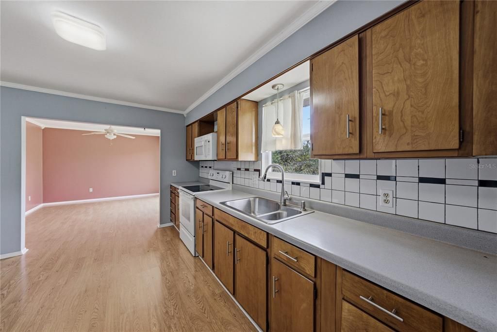 For Sale: $319,900 (2 beds, 2 baths, 1456 Square Feet)