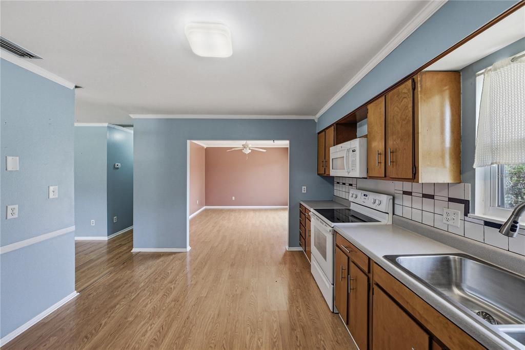 For Sale: $319,900 (2 beds, 2 baths, 1456 Square Feet)