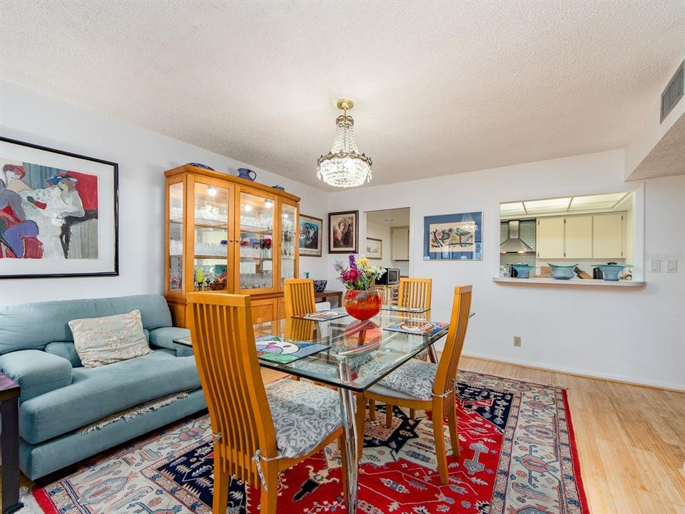 En Venta: $725,000 (2 camas, 2 baños, 1394 Pies cuadrados)