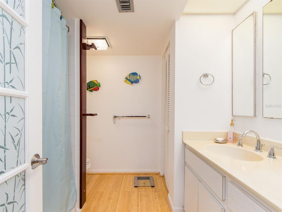 En Venta: $725,000 (2 camas, 2 baños, 1394 Pies cuadrados)